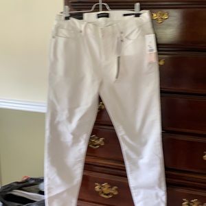 Brand new women’s Banana Republic white jeans